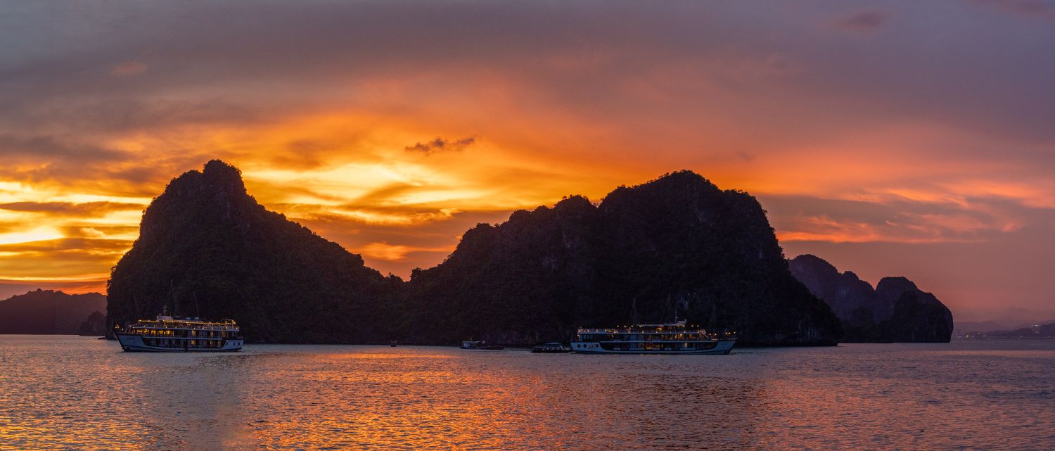 Hạ Long Bay Sunset